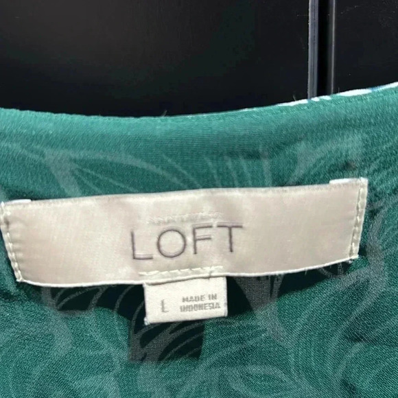 LOFT V-neck,Lined slinky thin strap tank top/tunic green floral print sleeveless - Picture 10 of 10